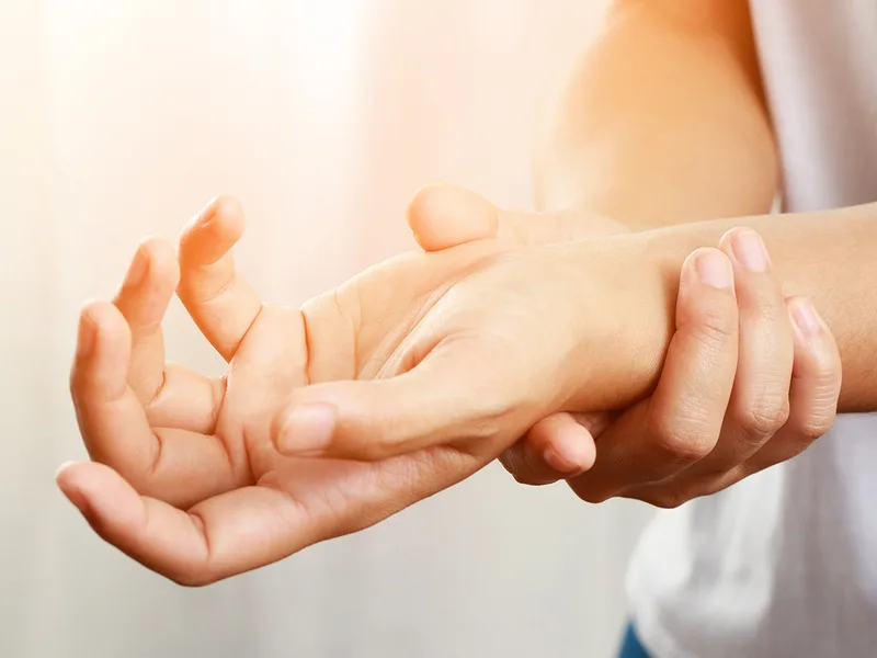 Alter Chiropractic treating carpal tunnel syndrome in Delray Beach