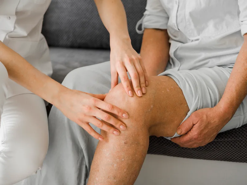 Chiropractic care for knee pain at Alter Chiropractic in Delray Beach