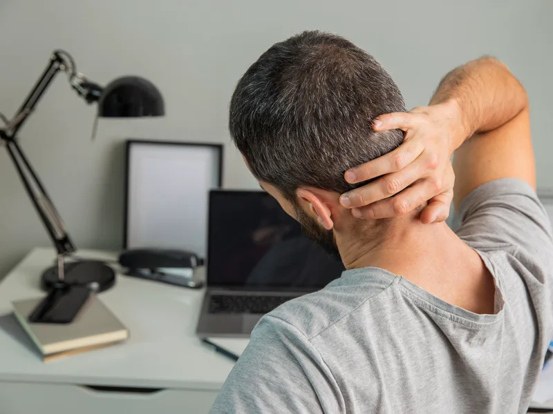 Alter Chiropractic treating neck pain in Delray Beach